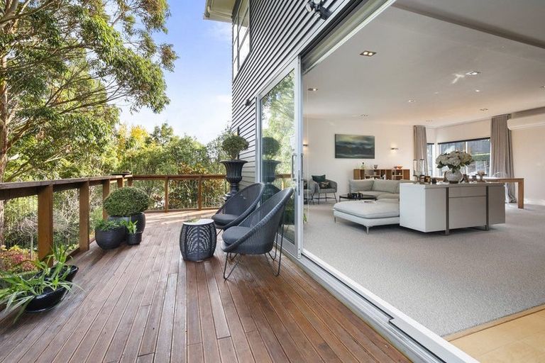 Photo of property in 42 Ruapehu Drive, Fitzherbert, Palmerston North, 4410