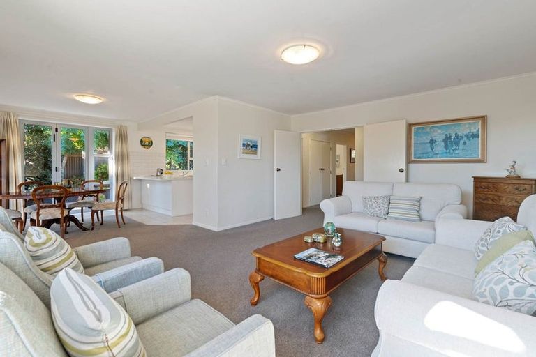 Photo of property in 32 Fielding Crescent, Farm Cove, Auckland, 2012