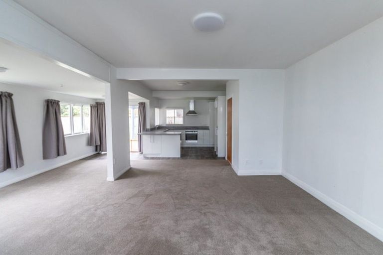 Photo of property in 88 Queenwood Road, Levin, 5510