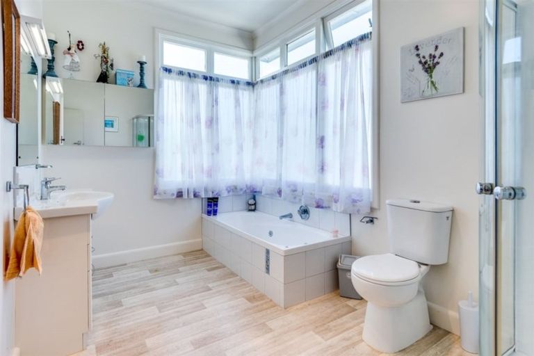 Photo of property in 5 Milton Terrace, Hospital Hill, Napier, 4110