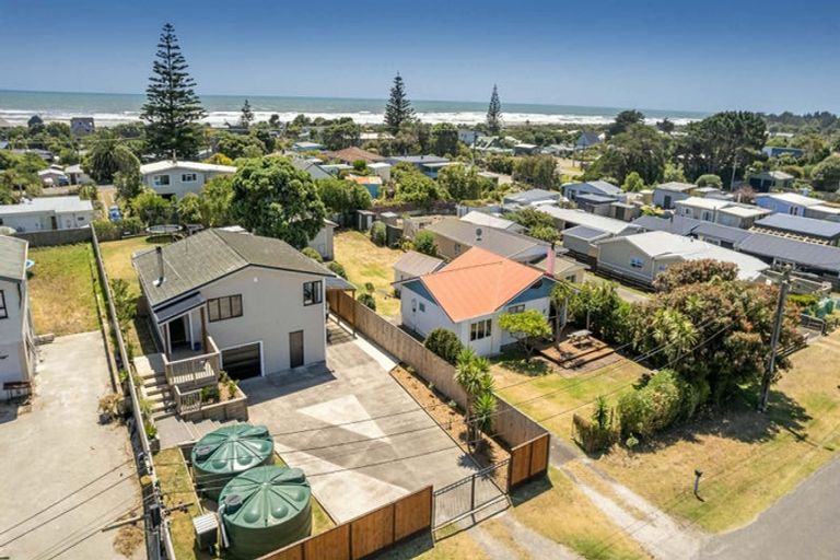 Photo of property in 35 Gawler Street, Te Horo Beach, Otaki, 5581