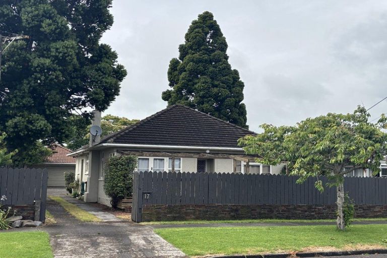 Photo of property in 17 Wallath Road, Westown, New Plymouth, 4310