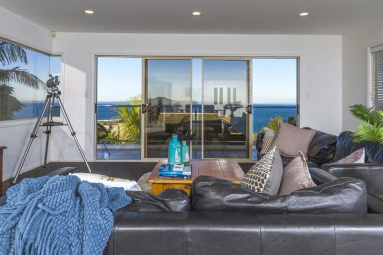 Photo of property in 1/25 Churchill Road, Murrays Bay, Auckland, 0630