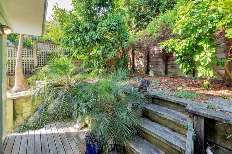 Photo of property in 33 Rangeview Road, Sunnyvale, Auckland, 0612