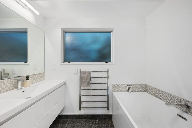 Photo of property in 30 Rangiora Avenue, Kaiwharawhara, Wellington, 6035