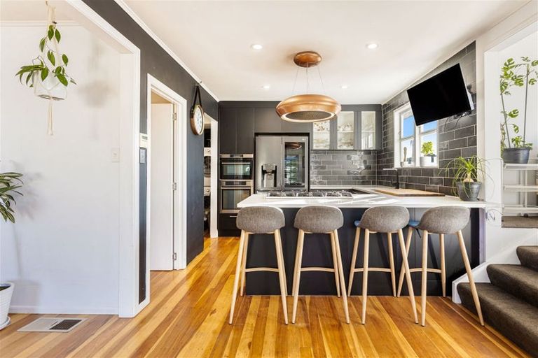 Photo of property in 123 Waimumu Road, Massey, Auckland, 0614