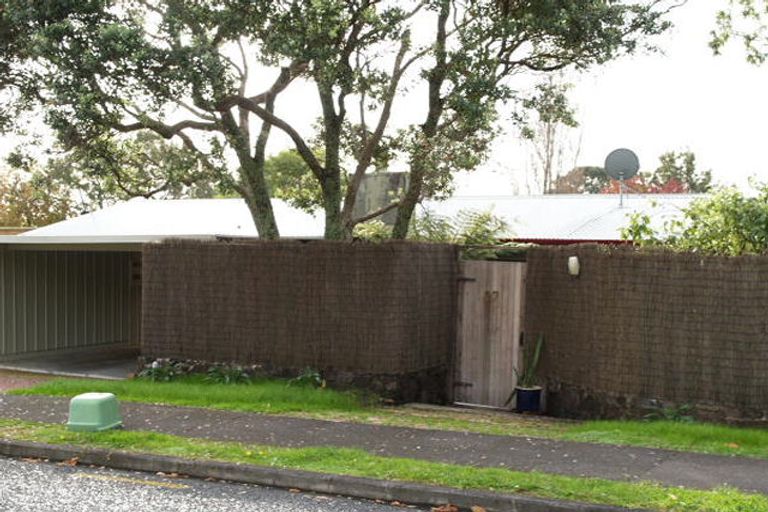 Photo of property in 37 Evelyn Road, Cockle Bay, Auckland, 2014