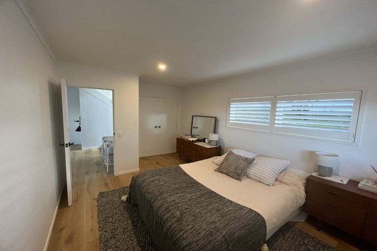 Photo of property in 1/4 Beach Road, Castor Bay, Auckland, 0620