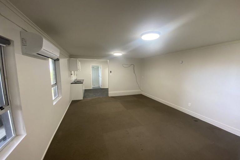 Photo of property in 18 Fairway Avenue, Red Beach, 0932