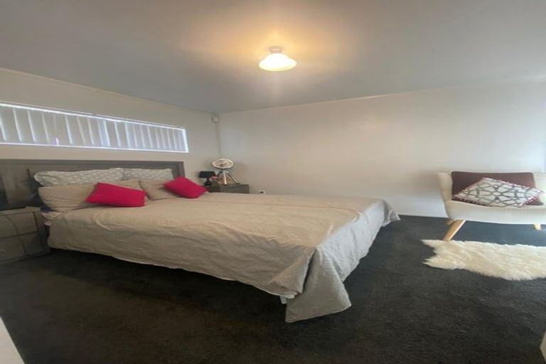 Photo of property in 1/3 Eulogy Place, Randwick Park, Auckland, 2105