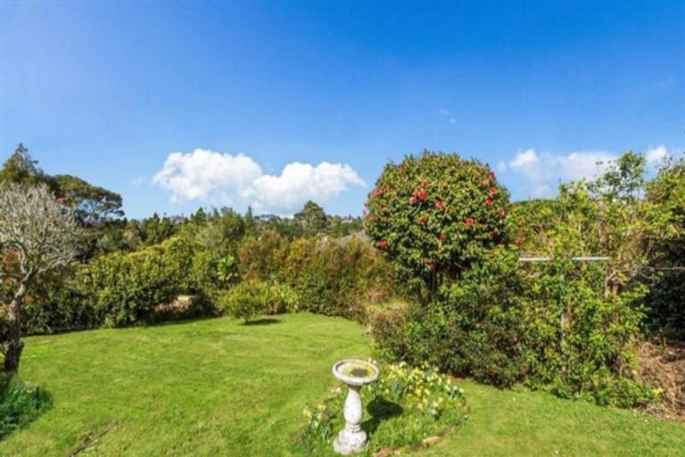 Photo of property in 33 Tui Glen Road, Birkenhead, Auckland, 0626