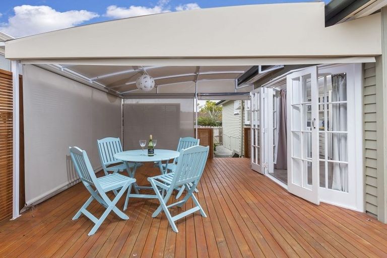 Photo of property in 1/20 La Perouse Street, Botany Downs, Auckland, 2010