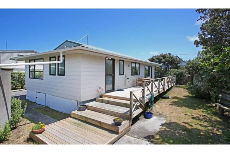 Photo of property in 22 Cordyline Road, Port Waikato, Tuakau, 2695