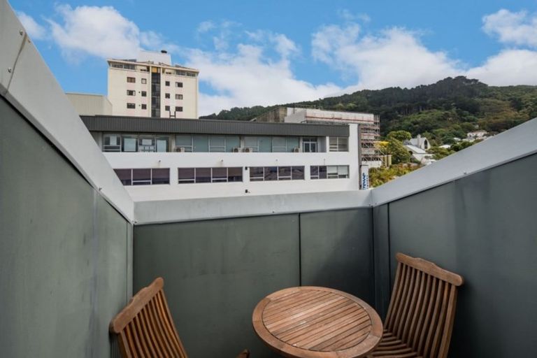 Photo of property in Metro Apartments, 18/220 Thorndon Quay, Pipitea, Wellington, 6011