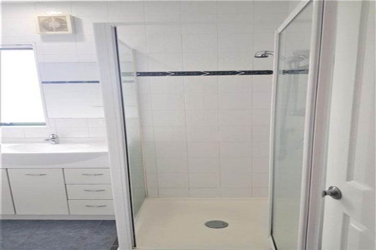 Photo of property in 3 Trotting Terrace, Fairview Heights, Auckland, 0632