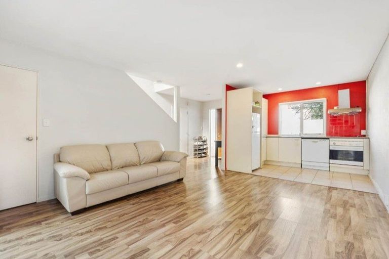 Photo of property in Emery Gardens, 4/4 Ambrico Place, New Lynn, Auckland, 0600