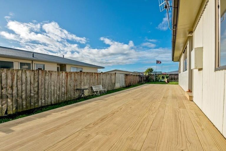 Photo of property in 9 Colonial Place, Kelvin Grove, Palmerston North, 4414