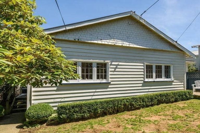 Photo of property in 15a Raine Street, Karori, Wellington, 6012