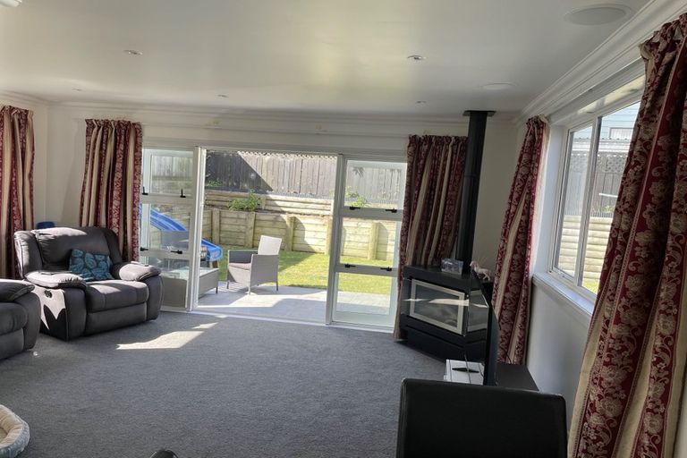 Photo of property in 33 Dominion Park Street, Johnsonville, Wellington, 6037