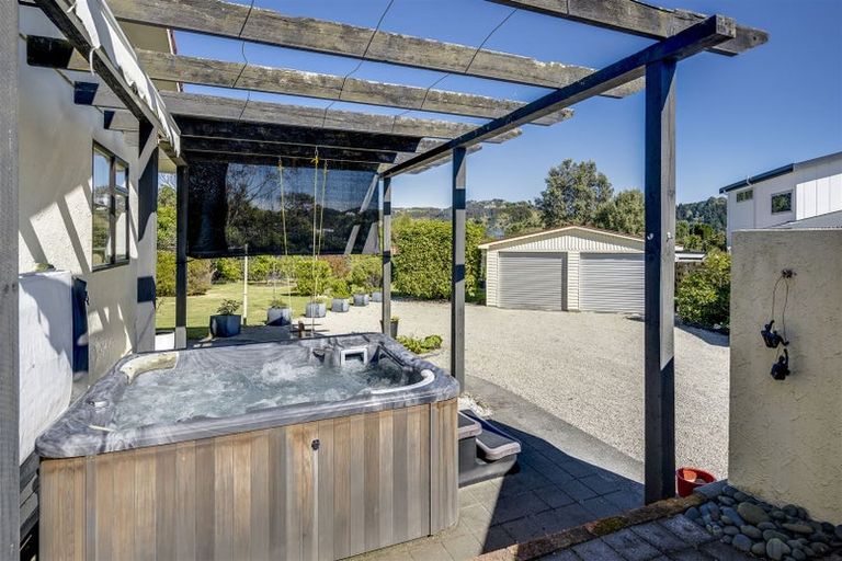 Photo of property in 47 Le Quesne Road, Bay View, Napier, 4104