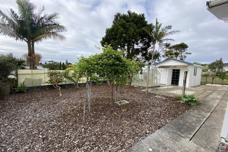 Photo of property in 1/43 Eastglen Road, Glen Eden, Auckland, 0602