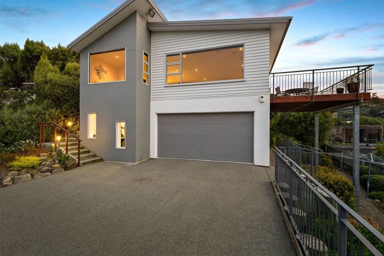 Photo of property in 18 Maffeys Road, Mount Pleasant, Christchurch, 8081