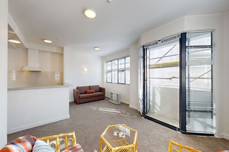 Photo of property in 17 Kent Terrace - Kent Apartments, 3f/16 Kent Terrace, Mount Victoria, Wellington, 6011