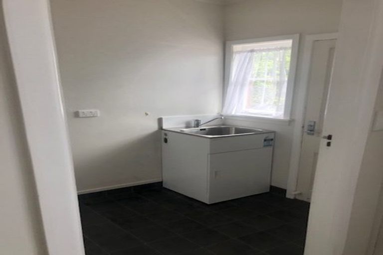 Photo of property in 162 Hutchinson Avenue, New Lynn, Auckland, 0600