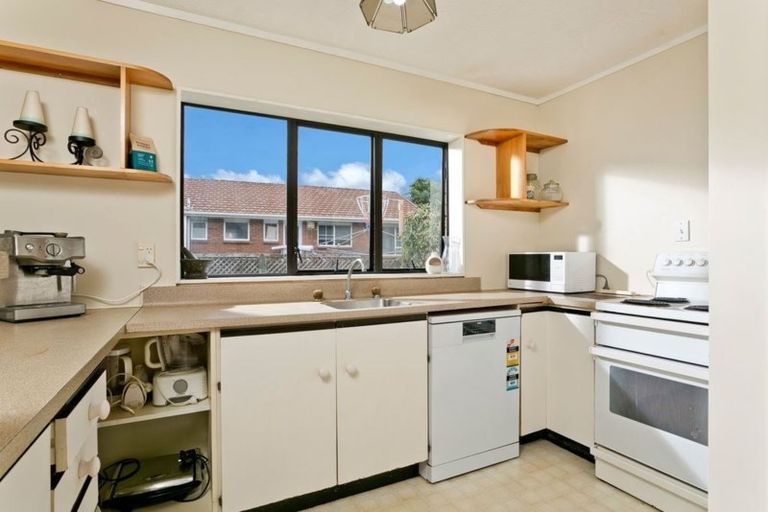 Photo of property in 1/16a Sunnynook Road, Sunnynook, Auckland, 0620
