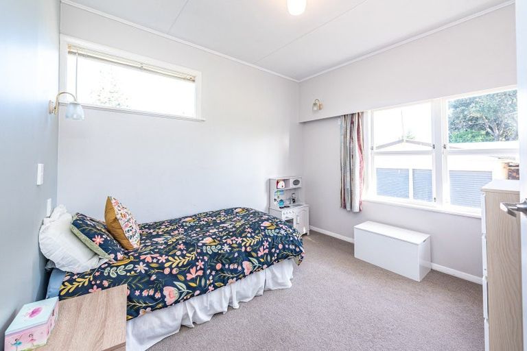 Photo of property in 1 Chester Street, Waverley, 4510