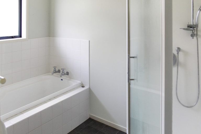 Photo of property in 68 Ruapehu Drive, Fitzherbert, Palmerston North, 4410