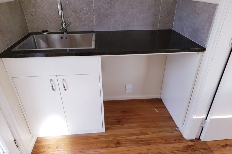 Photo of property in 54 Cleveland Street, Edgeware, Christchurch, 8013