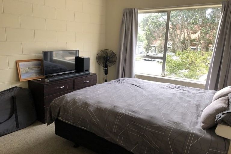 Photo of property in 3/5 Glen Road, Browns Bay, Auckland, 0630