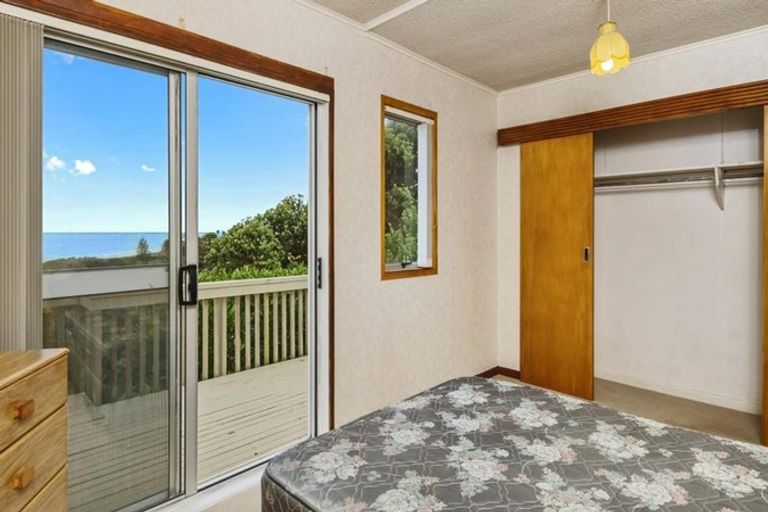 Photo of property in 25 Domain Crescent, Muriwai, Waimauku, 0881