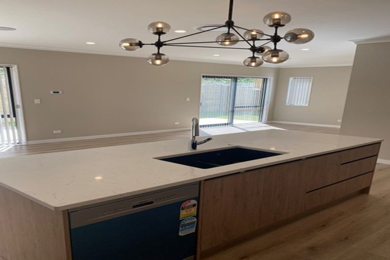 Photo of property in 30 Godfrey Drive, Orewa, 0931