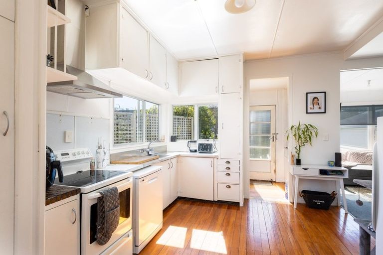 Photo of property in 129 Lemon Street, New Plymouth, 4312