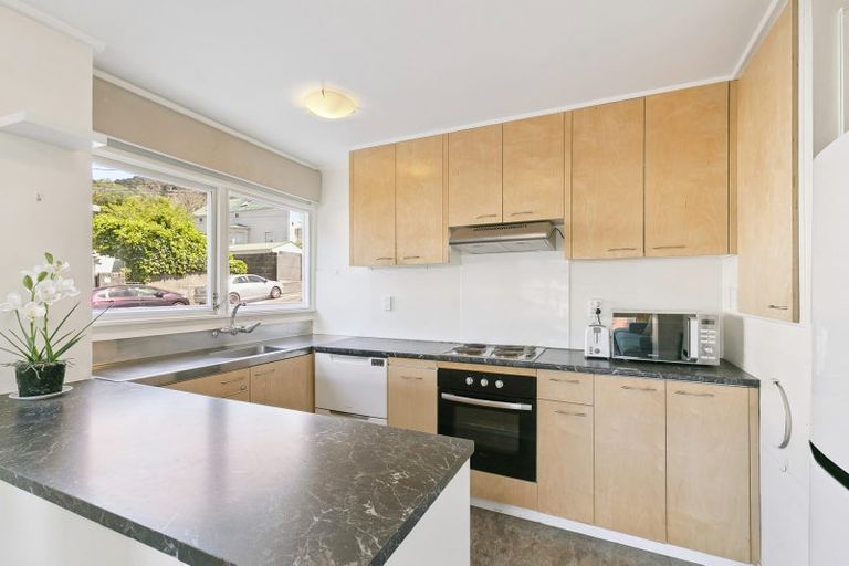 Photo of property in Newman Court Apartments, 2 Newman Terrace, Thorndon, Wellington, 6011