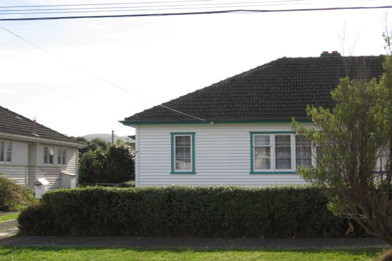Photo of property in 17 Hall Crescent, Epuni, Lower Hutt, 5011