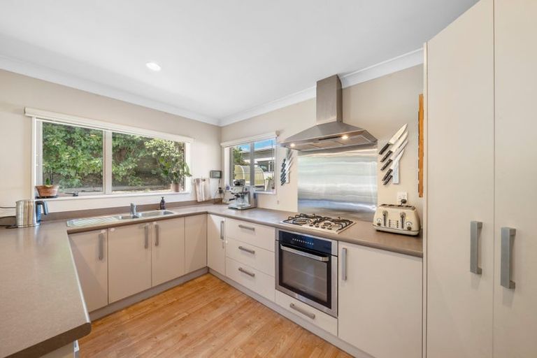 Photo of property in 92 Amesbury Drive, Churton Park, Wellington, 6037