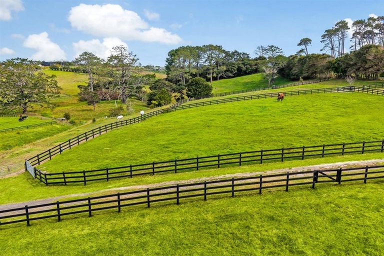 Photo of property in 145 Hanham Road, Kumeu, 0891