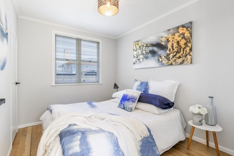 Photo of property in 48 Longburn Road, Henderson, Auckland, 0610