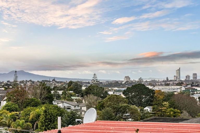 Photo of property in 2/42 Hogans Road, Glenfield, Auckland, 0629