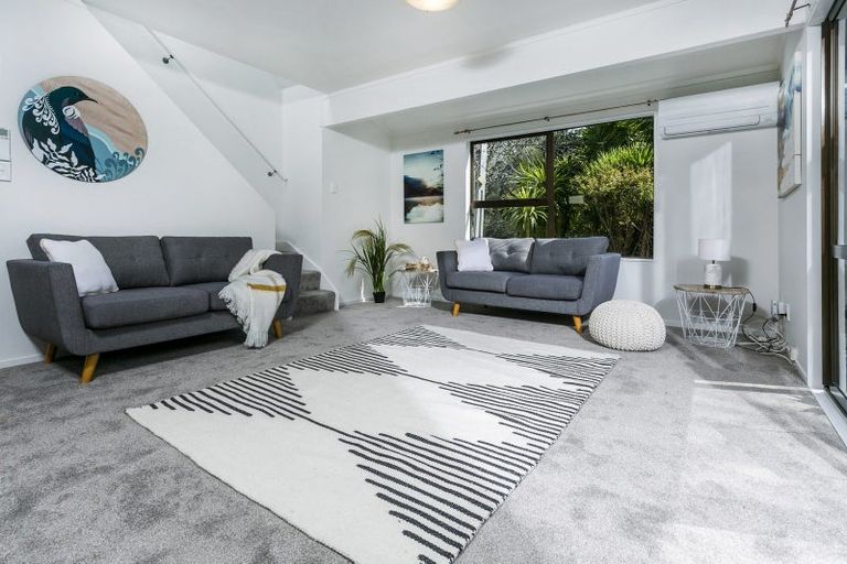 Photo of property in 2/68 Beulah Avenue, Rothesay Bay, Auckland, 0630