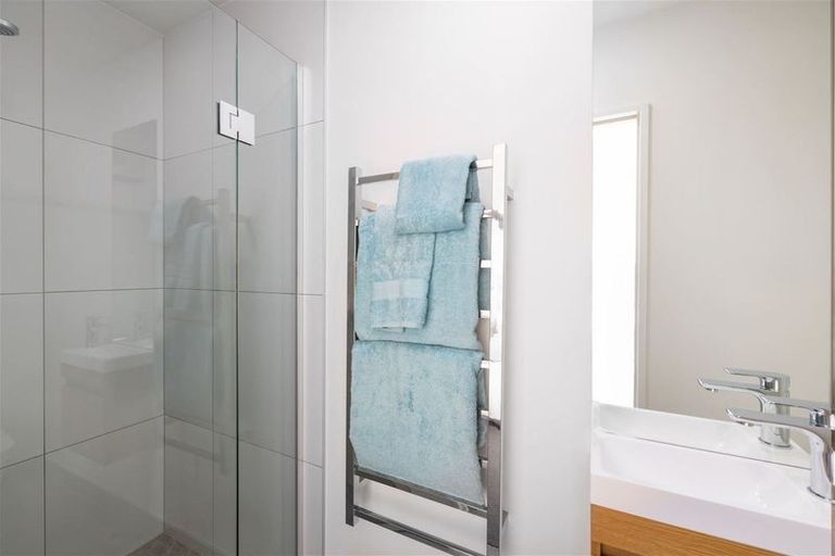 Photo of property in 140 Seaview Road, Westown, New Plymouth, 4310