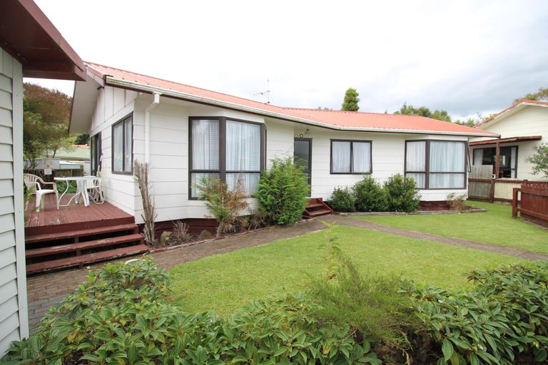 Photo of property in 32b Aquarius Drive, Kawaha Point, Rotorua, 3010