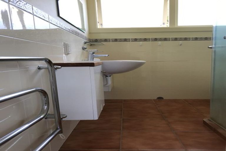 Photo of property in 59 Ravenwood Drive, Forrest Hill, Auckland, 0620