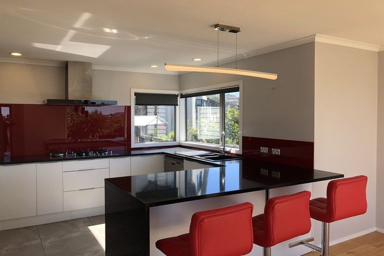 Photo of property in 27 Lagoon Way, West Harbour, Auckland, 0618