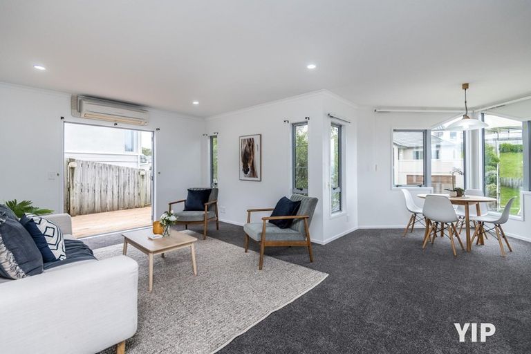 Photo of property in 75 Dress Circle, Newlands, Wellington, 6037