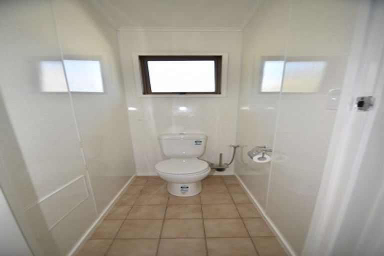 Photo of property in 24 Domain Crescent, Muriwai, Waimauku, 0881
