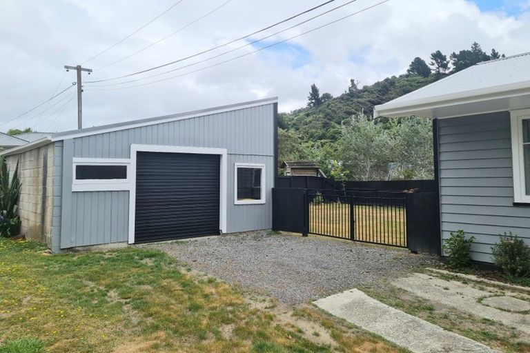 Photo of property in 11 Richard Grove, Stokes Valley, Lower Hutt, 5019